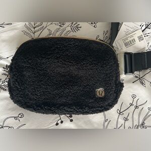 Lululemon Everywhere Belt Bag Fleece - Black w/Gold Hardware lulu Bag Inclu NWT